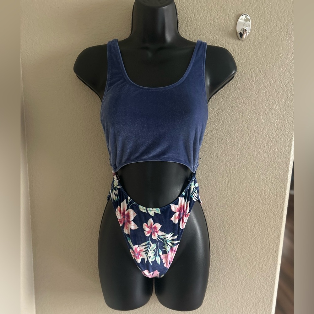 PINK Victoria's Secret floral swimsuit size SP